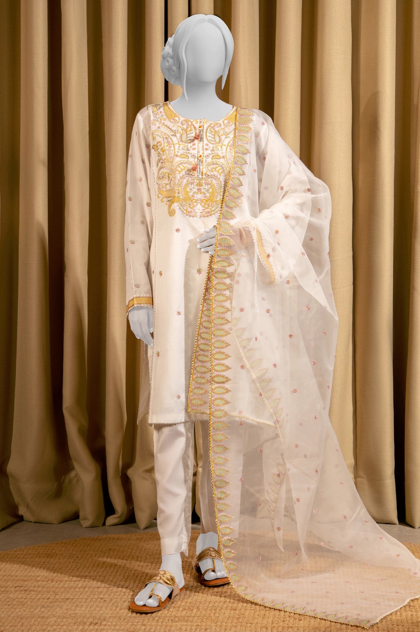 Classic Chic Deals White Embroidered 3PC