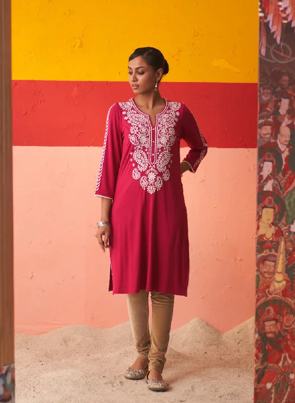 Trend Forward Threads Fuchaia Straight Kurta for Women with Threadwork
