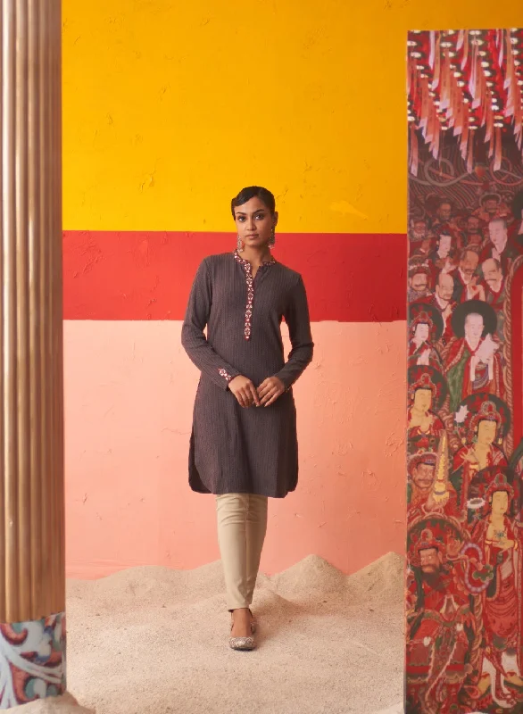 Crazy Discounts, Hurry Up Grey Woollen Kurta for Women with Threadwork