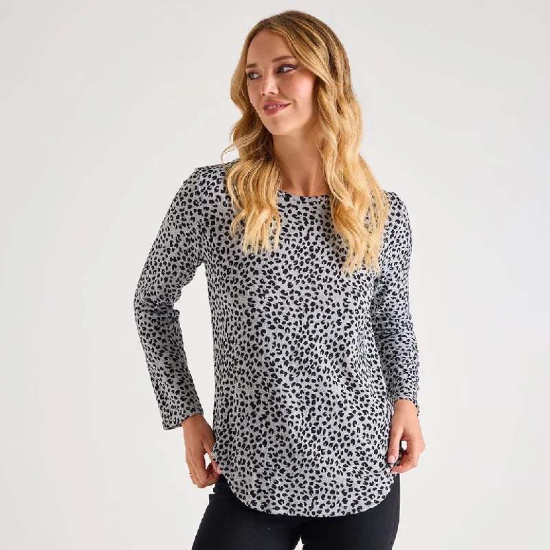 Casual Yet Chic Sales Ladies Grey Leopard Top