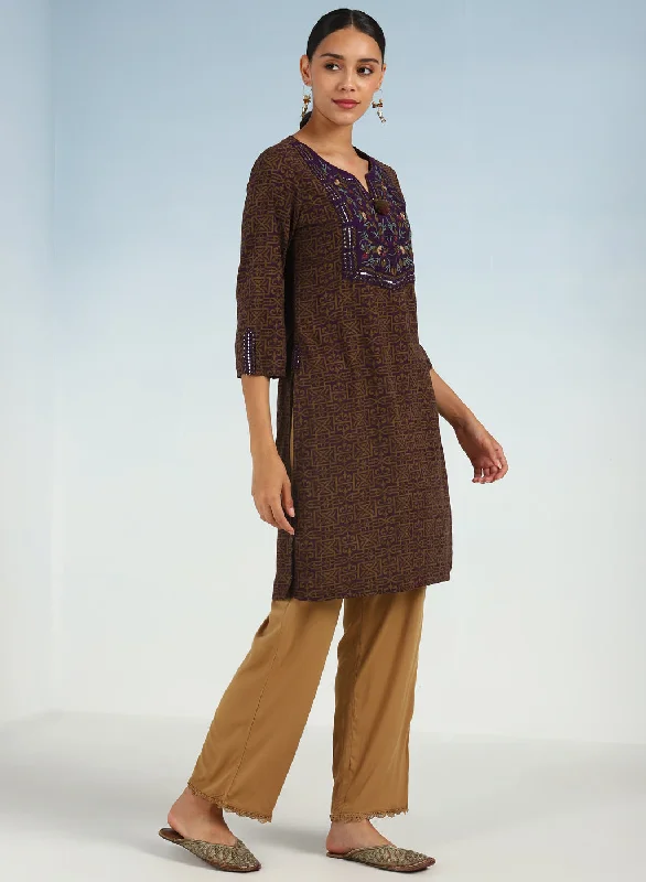 Sleek Style Discounts Purple Round Neck Straight Fit kurtI with Patch Work