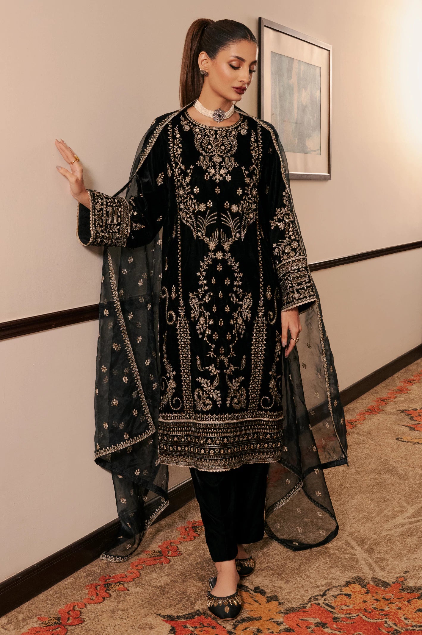 Modern Chic Discounts Black Embroidered 3PC