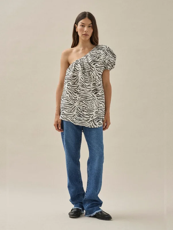 Fast Fashion Favorites Shoulder To Cry On Top in Zebra