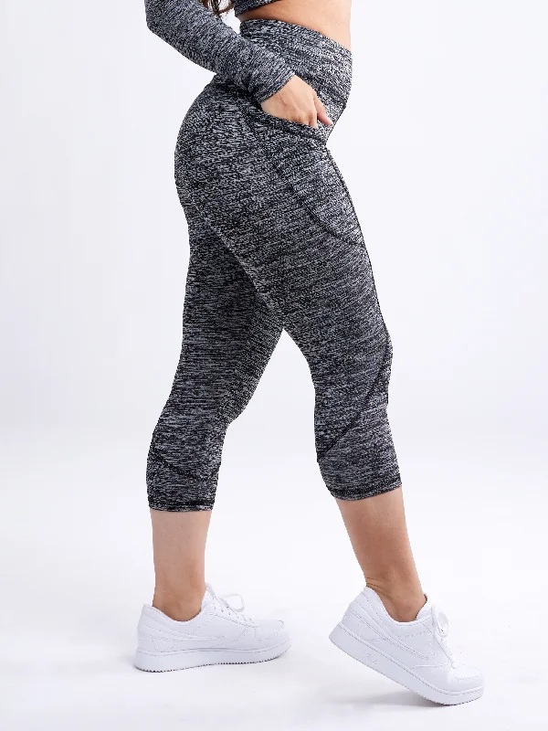 Flex Your Budget With Premium Yoga Clothing Deals Mid-Rise Capri Fitness Leggings with Side Pockets